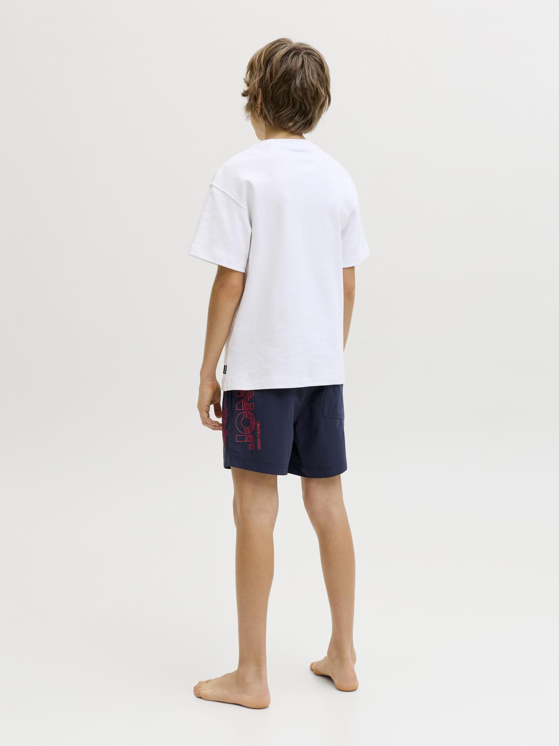 model_shot-back